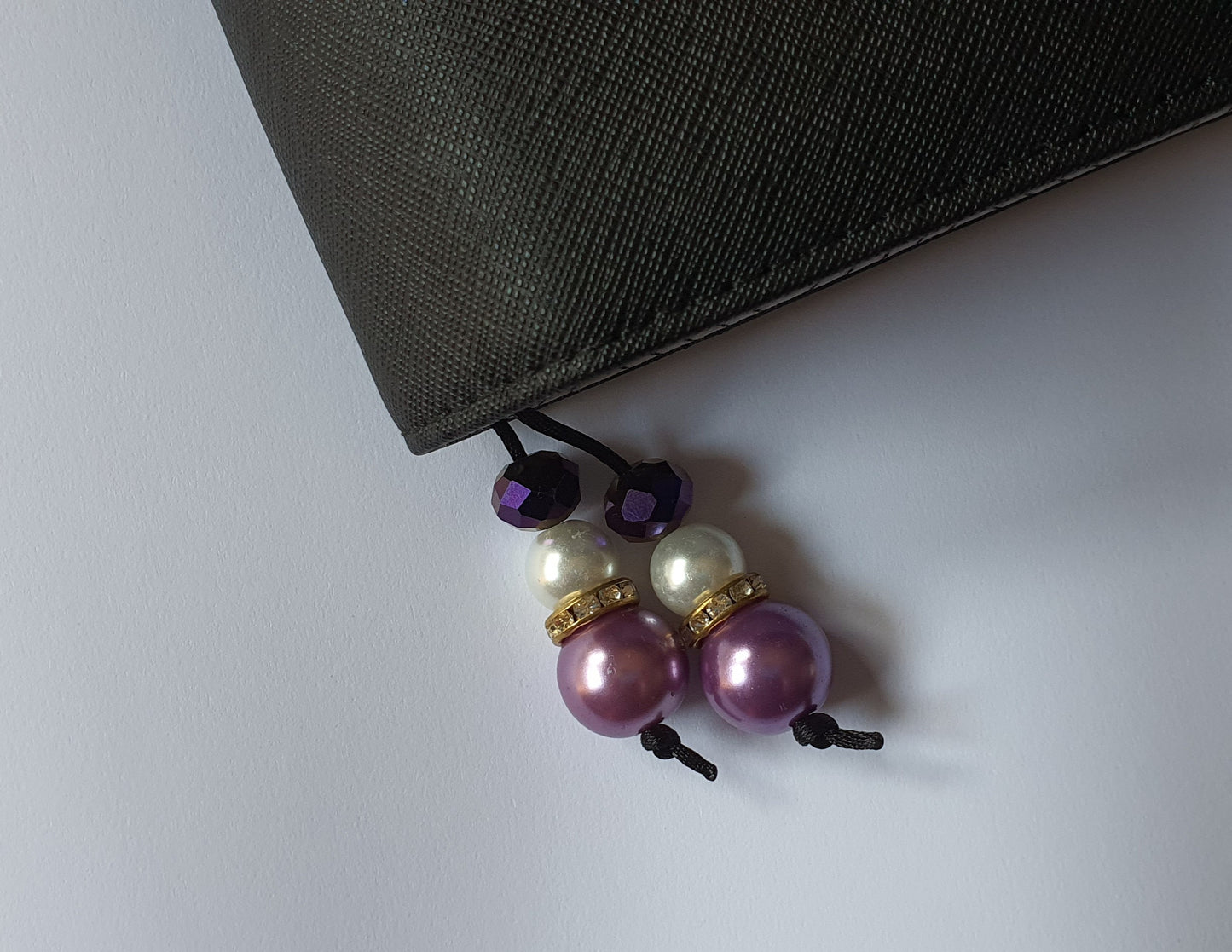 C004 | Violet Planner Charm (4572633563205)